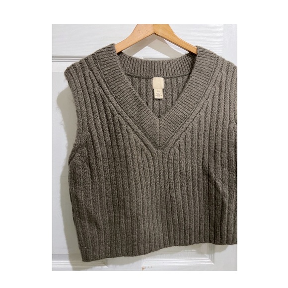 H&M Ribbed Sweater Vest - Picture 2 of 4